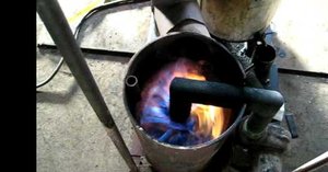 YouTube - 自作廃油ストーブガソリンで点火The waste oil stove gasoline ignition