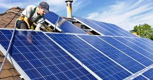 TZB-info - Měření po fázích je pro vlastníky malých fotovoltaik problém. Jak mu předejít?