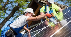 TZB-info - Až 50kWp fotovoltaiku bude možné postavit bez stavebního povolení a provozovat bez liccence, schválila vláda